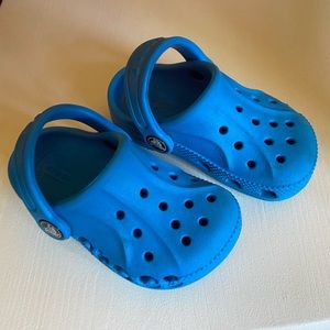 Little kids blue crocs